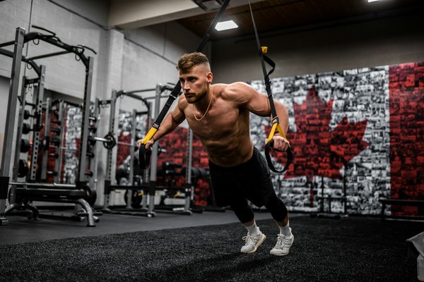 Quels sont les exercices de musculation les plus adaptés pour renforcer les muscles des poignets chez les joueurs de tennis de table?